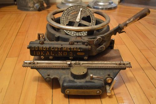 VINTAGE 1900&#039;s foot IDEAL NO 2 Stencil Machine Cast Iron United States Antique