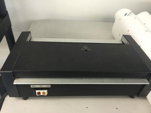 TABLETOP MODEL 7000 LAMINATOR USES PLASTIC POUCHES USED