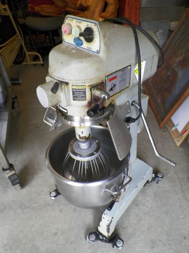 GLOBE SP20 20QT Mixer USED with whisk in Alabama