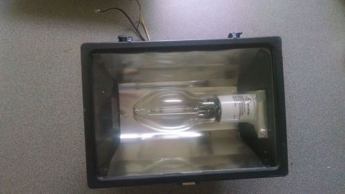 New 70 watt metal floodlight wired 120v for sale