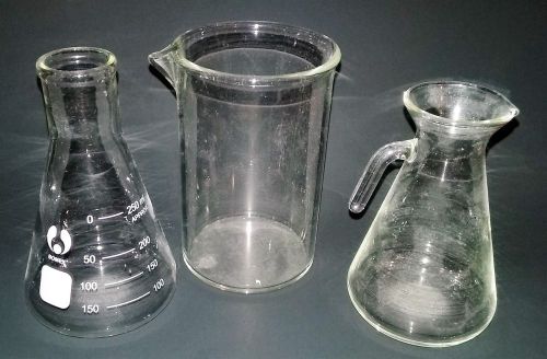 Lab Glassware - lot of 3: beaker &amp; flasks - Mixed lot