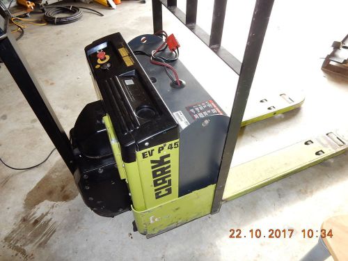 clark ewp 45 electric pallet jack with battery pack and charger 437 HOURS TOTAL