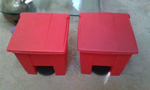 TWO Rubbermaid 6143 Step On 8 gallon Red Biohazard Waste Container