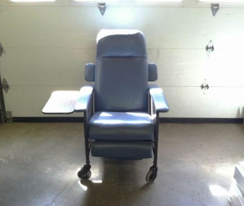 Lumex 3104A Medical Hospital Recliner Chair Missing Stand