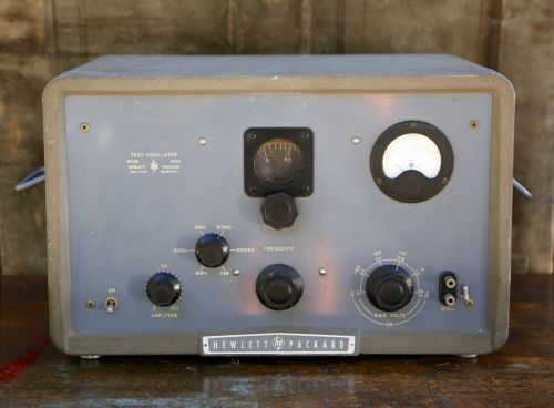 Vintage HP Hewlett-Packard 650A Vacuum Tube Tester Oscillator Signal Generator