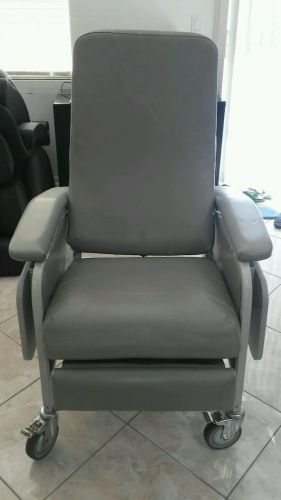 Winco 653 3 position Clinical / Hospital Recliner w Side Tables