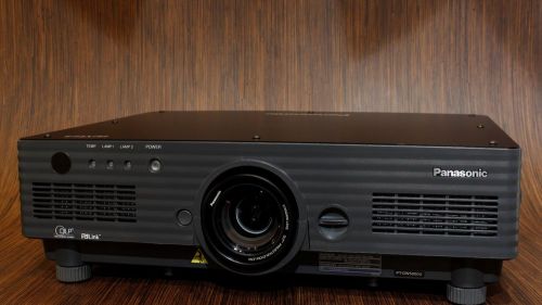 Panasonic pt-dw5000u 4500 lumen dlp wxga network venue projector - works perfect for sale