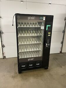 Dixie Narco 5591 Vending Machine