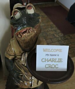 CROCODILE BUTLER / WAITER STATUE WITH TRAY COLLECTIBLE