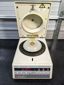 IEC MicroMax Centrifuge w/ IEC 851 Rotor 24-Place Fixed-Angle / 13.2K RPM TESTED