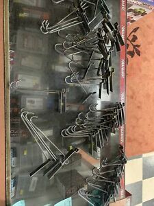 slatwall hooks: 4”-16 Pieces. 5”-15 Pieces. 6”-33 Pieces. 7”-2 Pieces. 8”-pieces