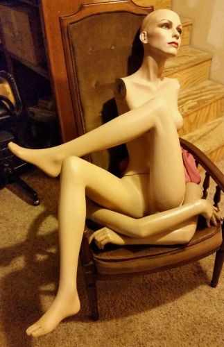 VINTAGE WOMAN SEATED LEGS CROSSED MANNEQUIN SEE PICS &amp; DESCRIPTION *AS IS*