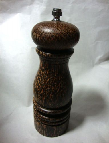 A NICELY THAI HANDCRAFT NATURAL WOODEN FOR PEPPER SPICE SALT CORN GRINDER MILL