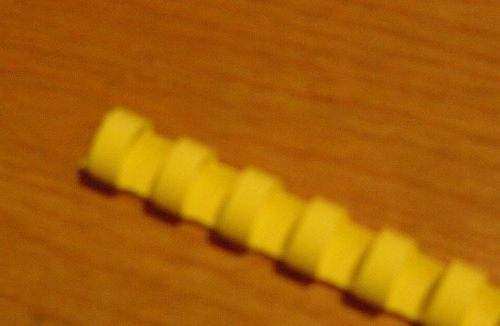 Plastic Binder Combs  - 8 1/2&#034;  YELLOW Lot of 150 - 1/2&#034; - 15 Ring Spines
