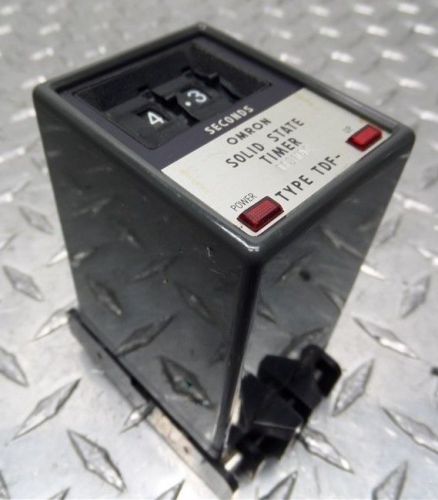 OMRON SOLID STATE TIMER TYPE TDF 110 VAC 8 PIN WITH BASE