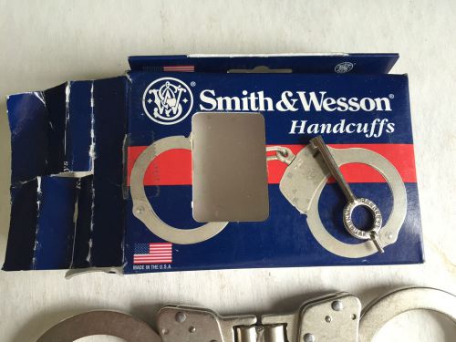 Smith &amp; Wesson Handcuffs Model 300-1 Hinged  Nickel Handcuff