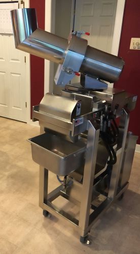 Cold pressed commercial juicer with shredder for sale