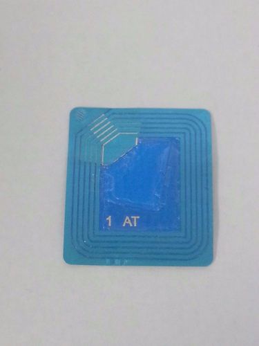 EAS 2,000 31x32MM 8.2 MHz RF Checkpoint® Compatible Label Color Clear