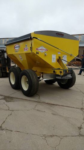 Dempsters 8 ton / model ltc250 (250 cu. ft) dry fertilizer spreader for sale