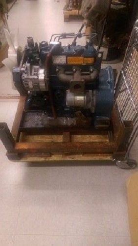 KUBOTA DIESEL ENGINE D905 NEW GOV SURPLUS 3 Cylinder