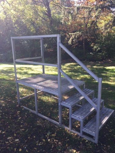 COMMERCIAL GRADE MODULAR ALUMINUM ACCESS STAIRS &amp; PLATFORM PRE-OWNED