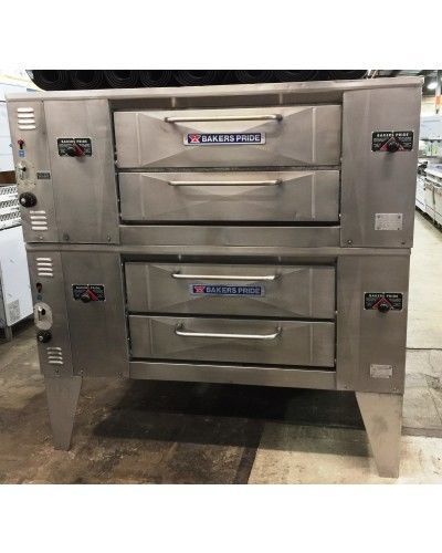 Mint Condition Bakers Pride DS-990 Double Deck Gas Pizza Oven - 140,000 BTU