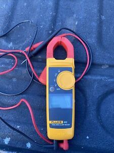 Fluke 323 Clamp Meter