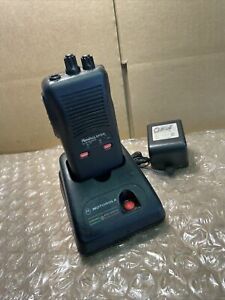 Motorola Radius SP50 P93YQT20A2AA Two Way Radio Walkie Talkie With Charger
